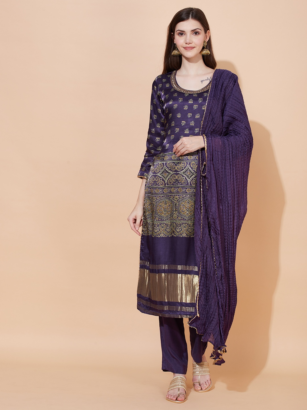 Envy Me by FASHOR Women Purple Ethnic Motifs Embroidered Gotta Patti Kurta with Trousers & With Dupatta
Envy Me by FASHOR Women Purple Ethnic Motifs Embroidered Gotta Patti Kurta with Trousers & With Dupatta