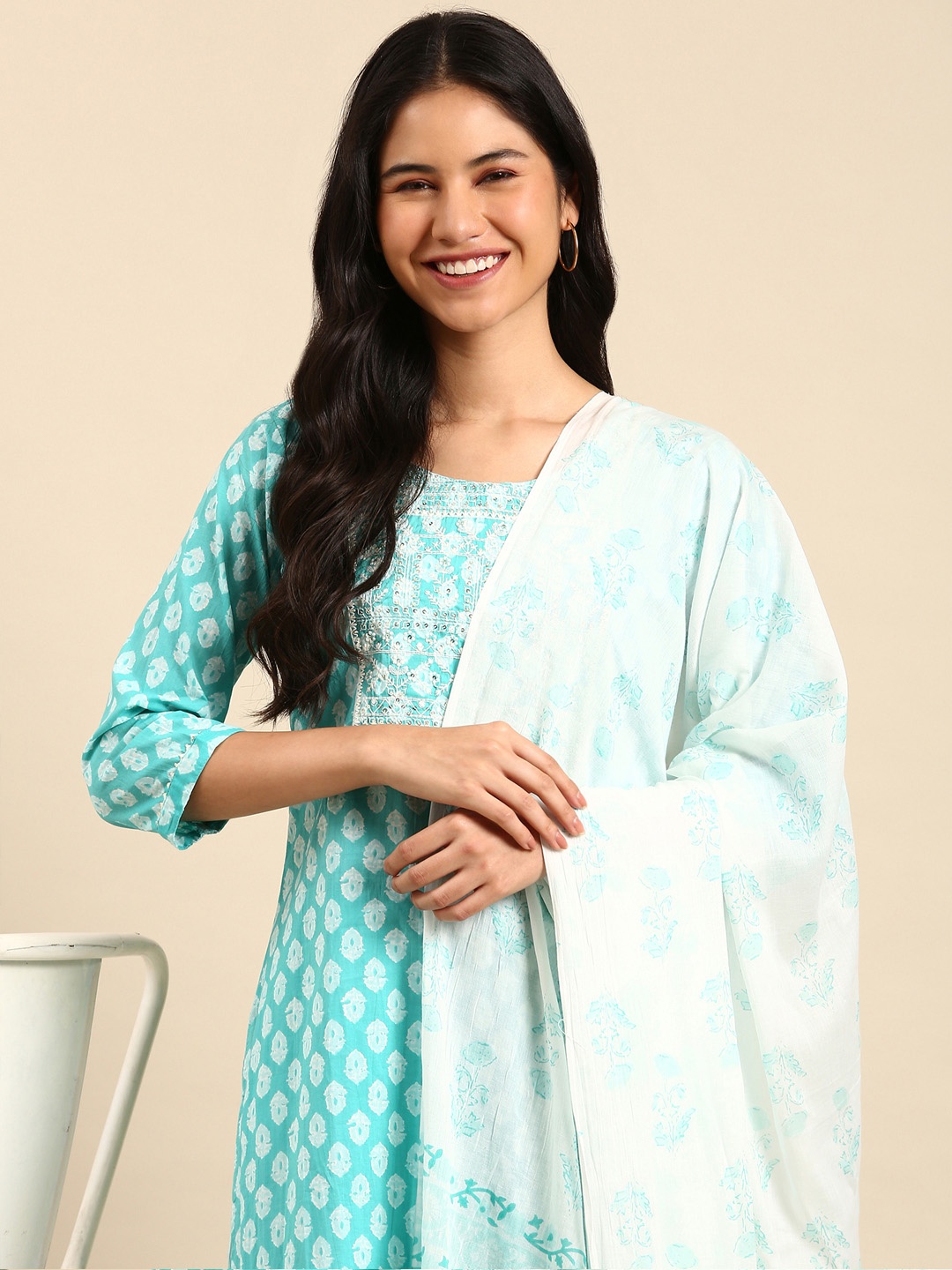 SHOWOFF Women Turquoise Blue Ethnic Motifs Printed Kurta with Trousers & With Dupatta
SHOWOFF Women Turquoise Blue Ethnic Motifs Printed Kurta with Trousers & With Dupatta