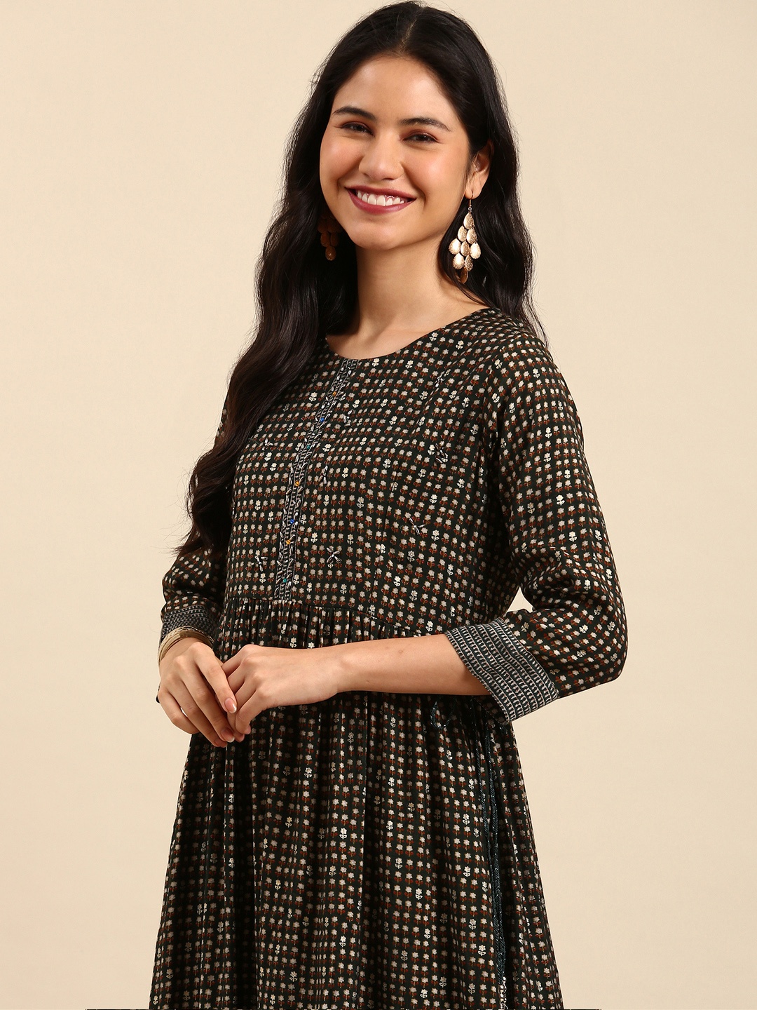 SHOWOFF Women Floral Printed Empire Chanderi Cotton Kurta with Trousers, Black
SHOWOFF Women Floral Printed Empire Chanderi Cotton Kurta with Trousers, Black