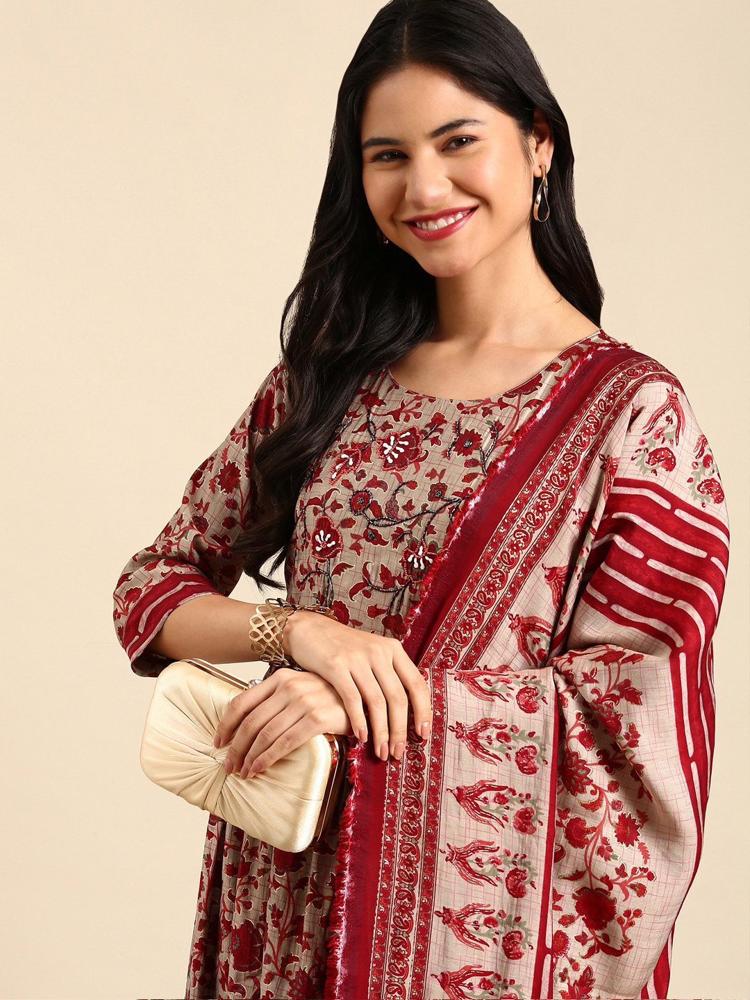 SHOWOFF Women Grey Floral Printed Empire Chanderi Silk Kurta with Trousers & With Dupatta
SHOWOFF Women Grey Floral Printed Empire Chanderi Silk Kurta with Trousers & With Dupatta