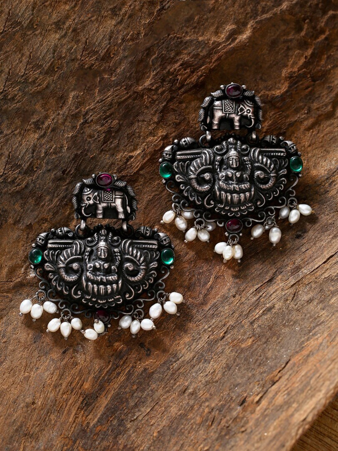 ADORN by Nikita Ladiwala Women 92.5 Sterling Silver White Animal Shaped Studs Earrings
ADORN by Nikita Ladiwala Women 92.5 Sterling Silver White Animal Shaped Studs Earrings