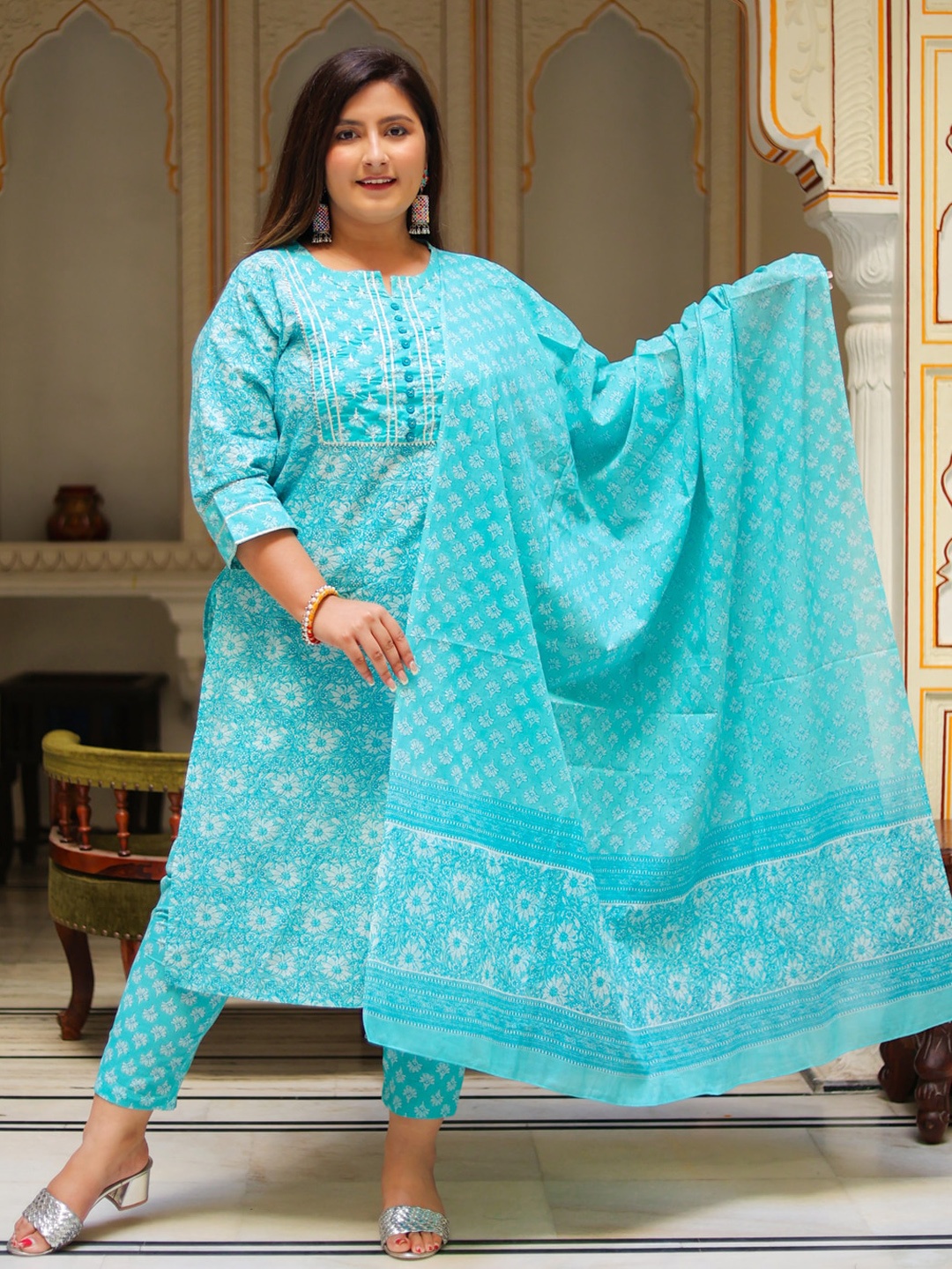 YASH GALLERY Plus Size Women Floral Printed Pure Cotton Kurta with Trousers & Dupatta, Blue
YASH GALLERY Plus Size Women Floral Printed Pure Cotton Kurta with Trousers & Dupatta, Blue
