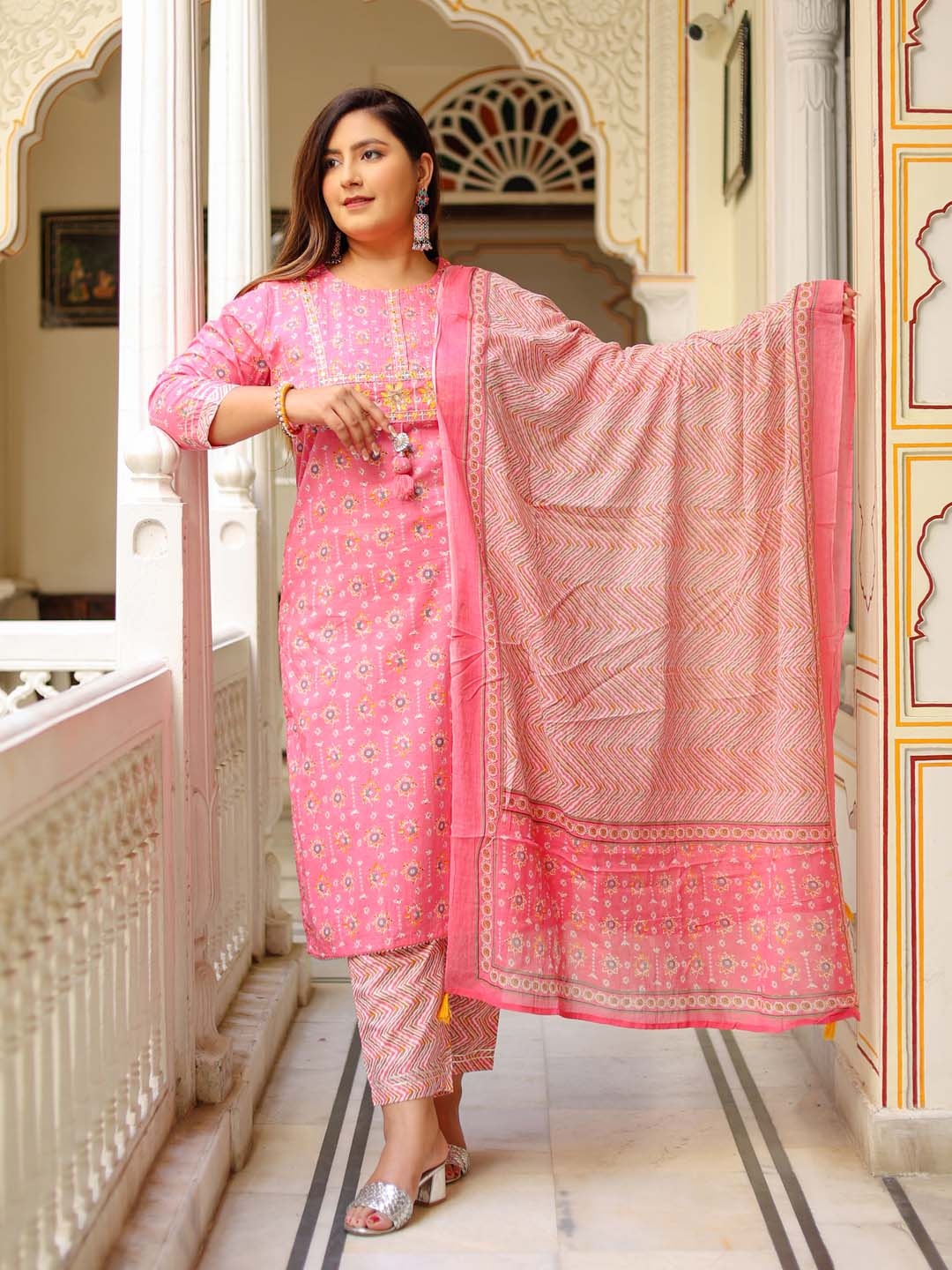 YASH GALLERY Plus Size Women Floral Printed Pure Cotton Kurta with Trousers & Dupatta, Peach
YASH GALLERY Plus Size Women Floral Printed Pure Cotton Kurta with Trousers & Dupatta, Peach
