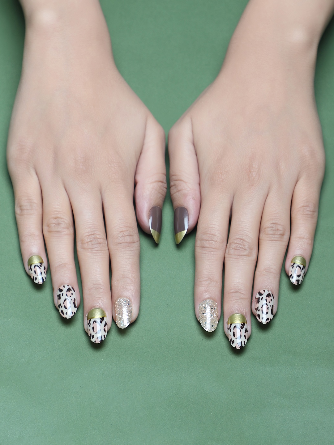 LICK 12 Pcs Glossy Long Glitter & Animal Print Fake nails-Artificial Press On Nails, Nude
LICK 12 Pcs Glossy Long Glitter & Animal Print Fake nails-Artificial Press On Nails, Nude