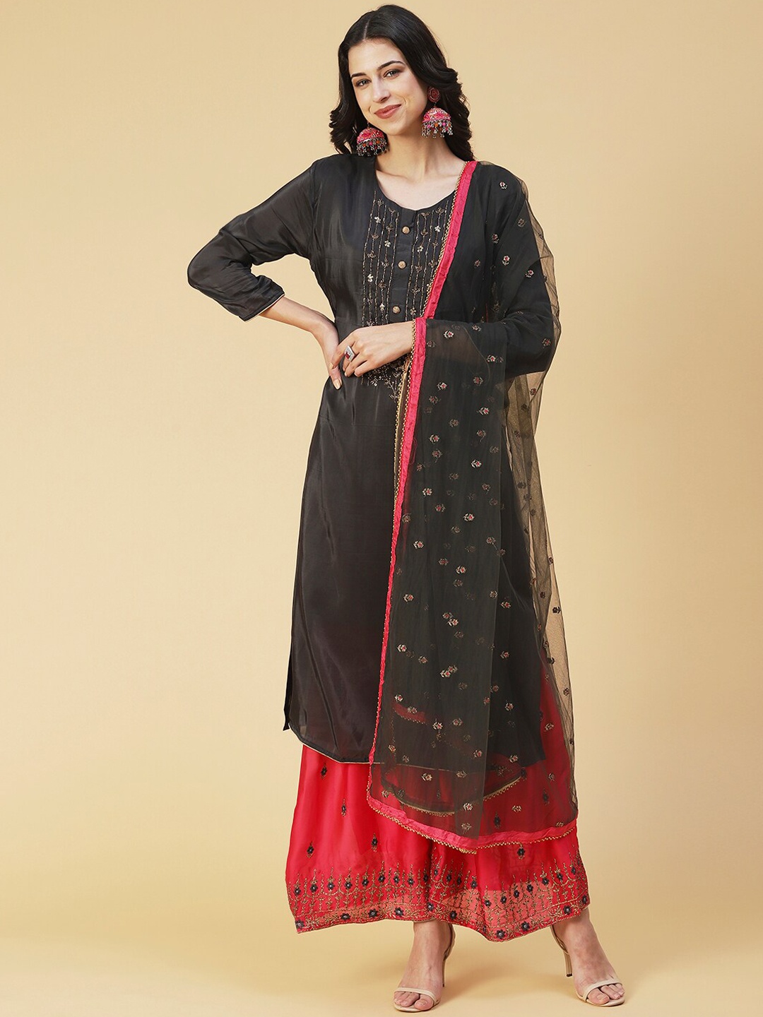 FASHOR Women Ethnic Motifs Yoke Design Beads and Stones Kurta with Sharara & With Dupatta, Black
FASHOR Women Ethnic Motifs Yoke Design Beads and Stones Kurta with Sharara & With Dupatta, Black