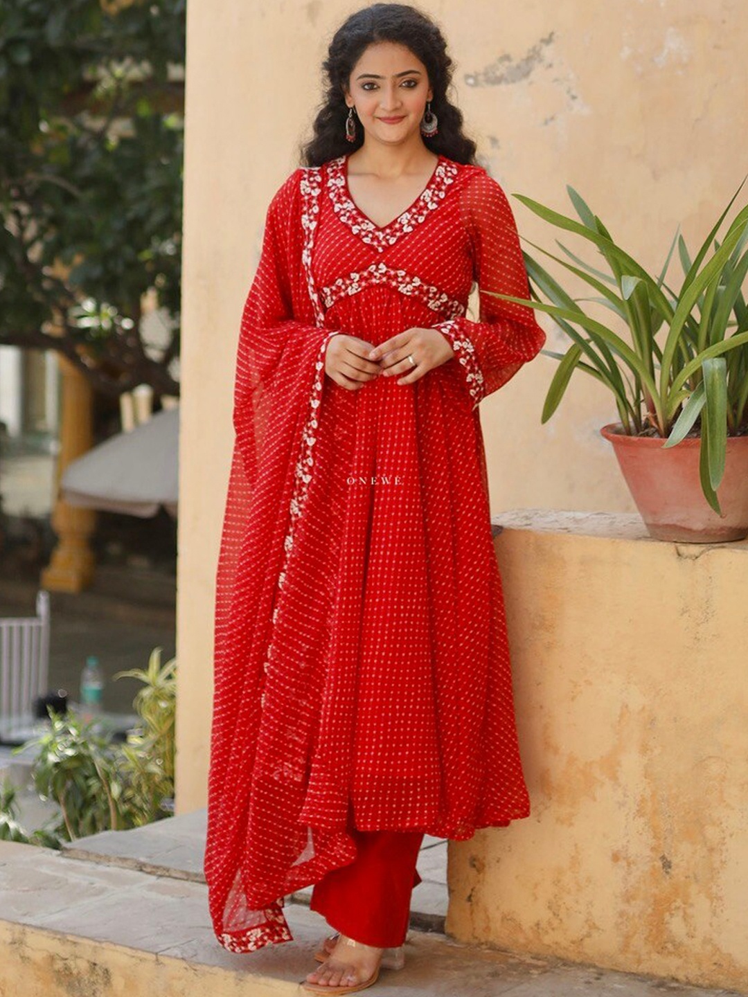 OneWe Women Red Floral Embroidered Pleated Thread Work Silk Georgette Kurta with Trousers & With Dupatta
OneWe Women Red Floral Embroidered Pleated Thread Work Silk Georgette Kurta with Trousers & With Dupatta