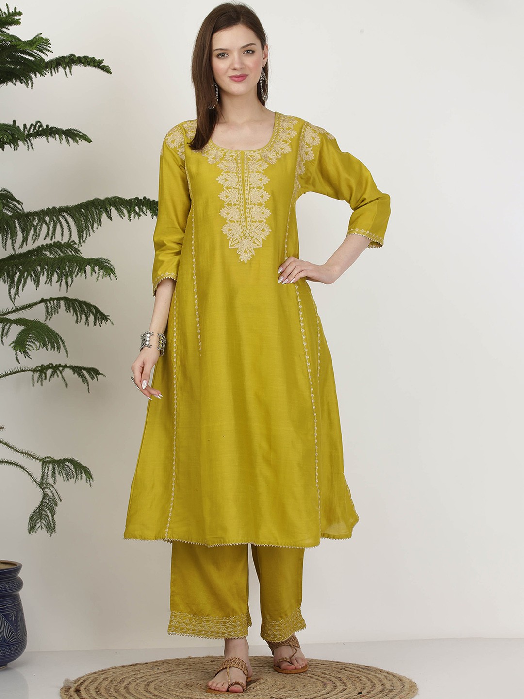 KAANCHIE NANGGIA Women Green Ethnic Motifs Embroidered Panelled Pure Silk Kurta with Palazzos
KAANCHIE NANGGIA Women Green Ethnic Motifs Embroidered Panelled Pure Silk Kurta with Palazzos