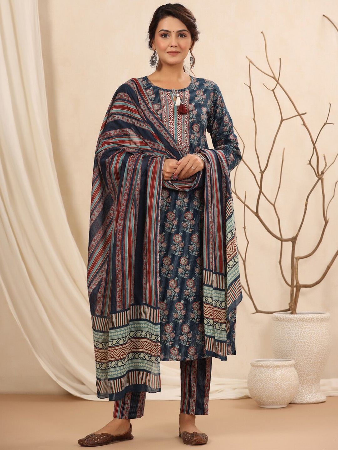ETHNIC STREET Ethnic Motifs Yoke Design Sequinned Pure Cotton Kurta Set & With Dupatta, Blue
ETHNIC STREET Ethnic Motifs Yoke Design Sequinned Pure Cotton Kurta Set & With Dupatta, Blue