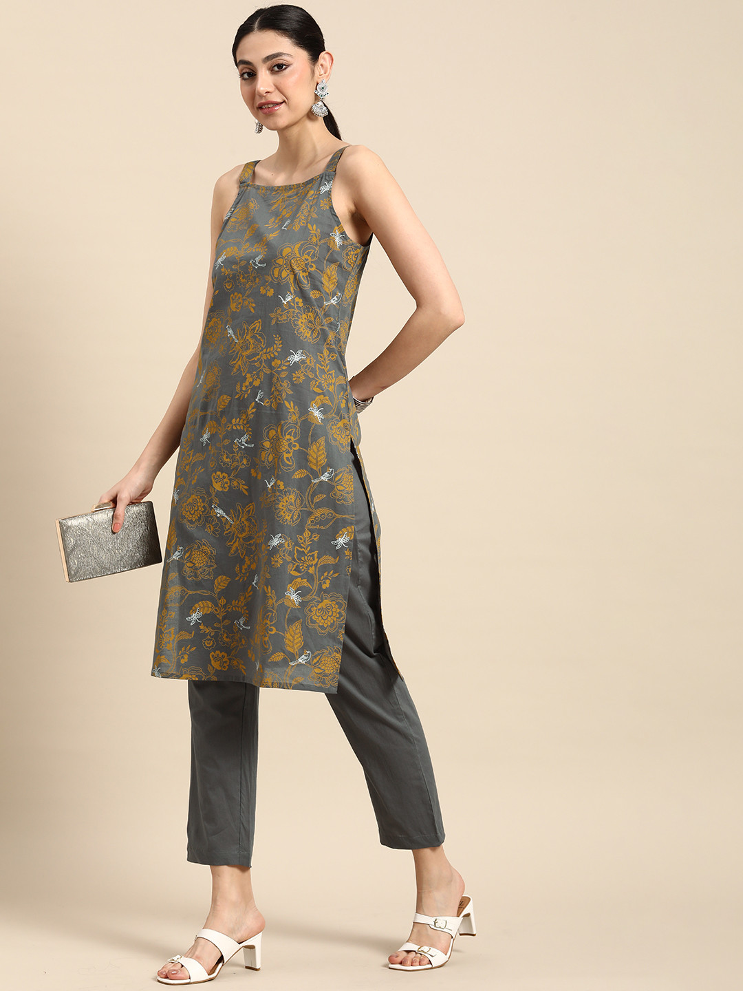 Anouk Women Floral Printed Pure Cotton Kurta with Trousers, Grey
Anouk Women Floral Printed Pure Cotton Kurta with Trousers, Grey