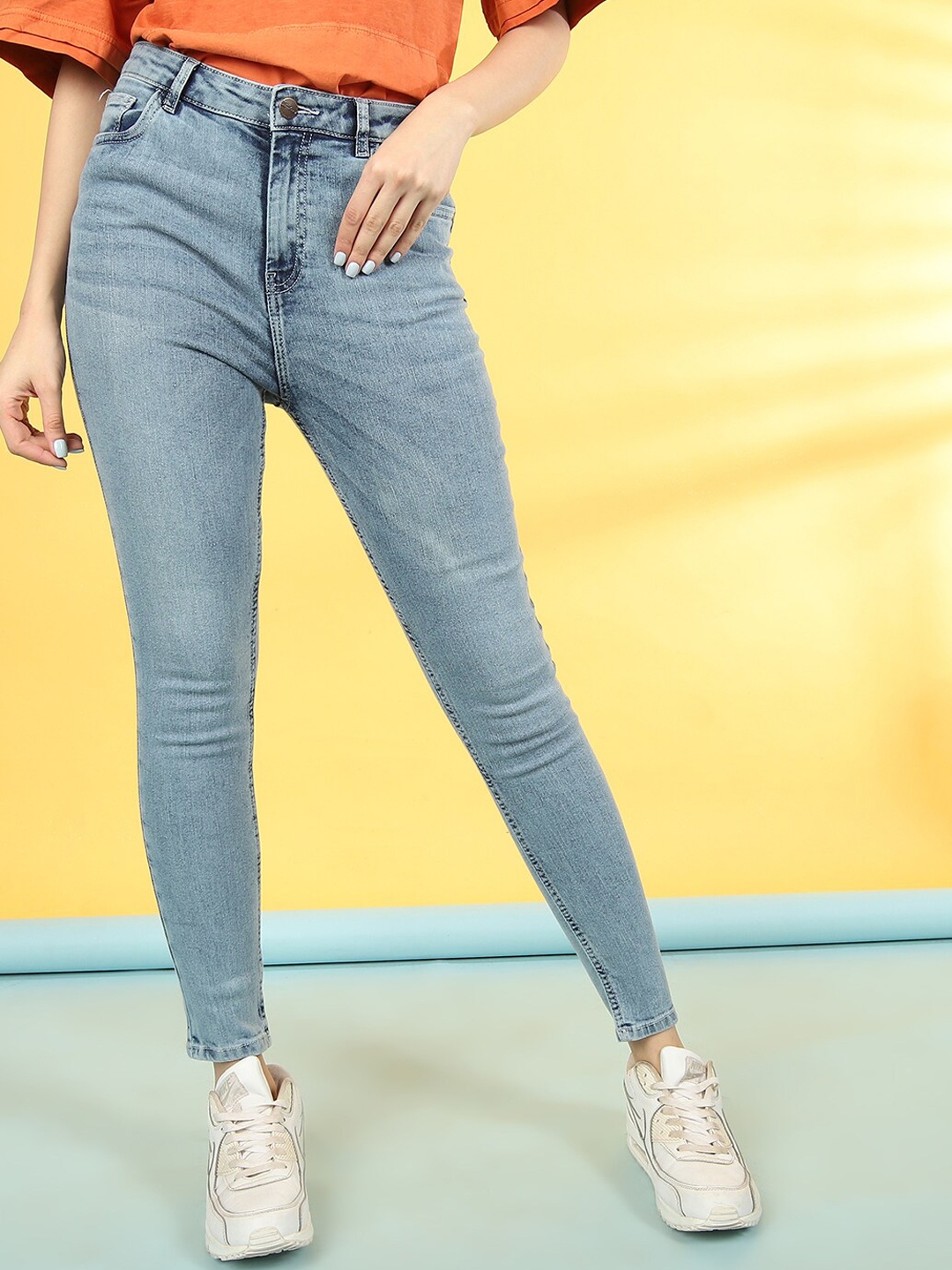 Freehand by The Indian Garage Co Women Slim Fit High-Rise Heavy Fade Cotton Stretchable Jeans, Blue
Freehand by The Indian Garage Co Women Slim Fit High-Rise Heavy Fade Cotton Stretchable Jeans, Blue