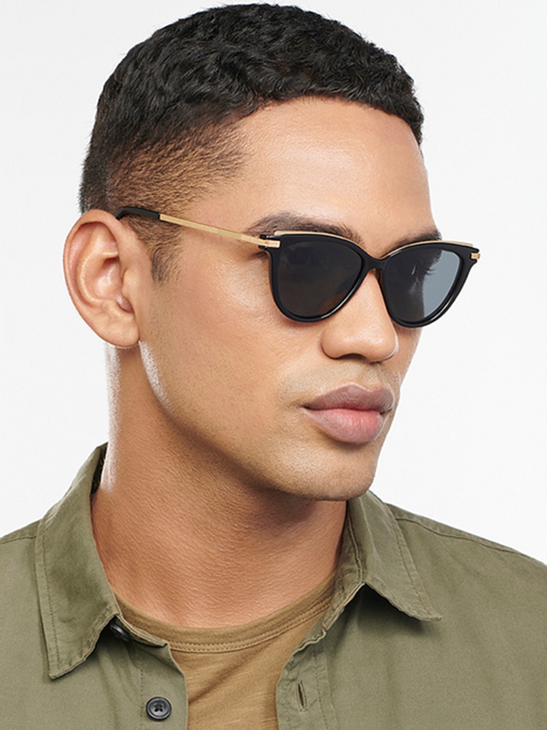 Vincent Chase Grey Lens Cateye Sunglasses with Polarised and UV Protected Lens 200467
Vincent Chase Grey Lens Cateye Sunglasses with Polarised and UV Protected Lens 200467