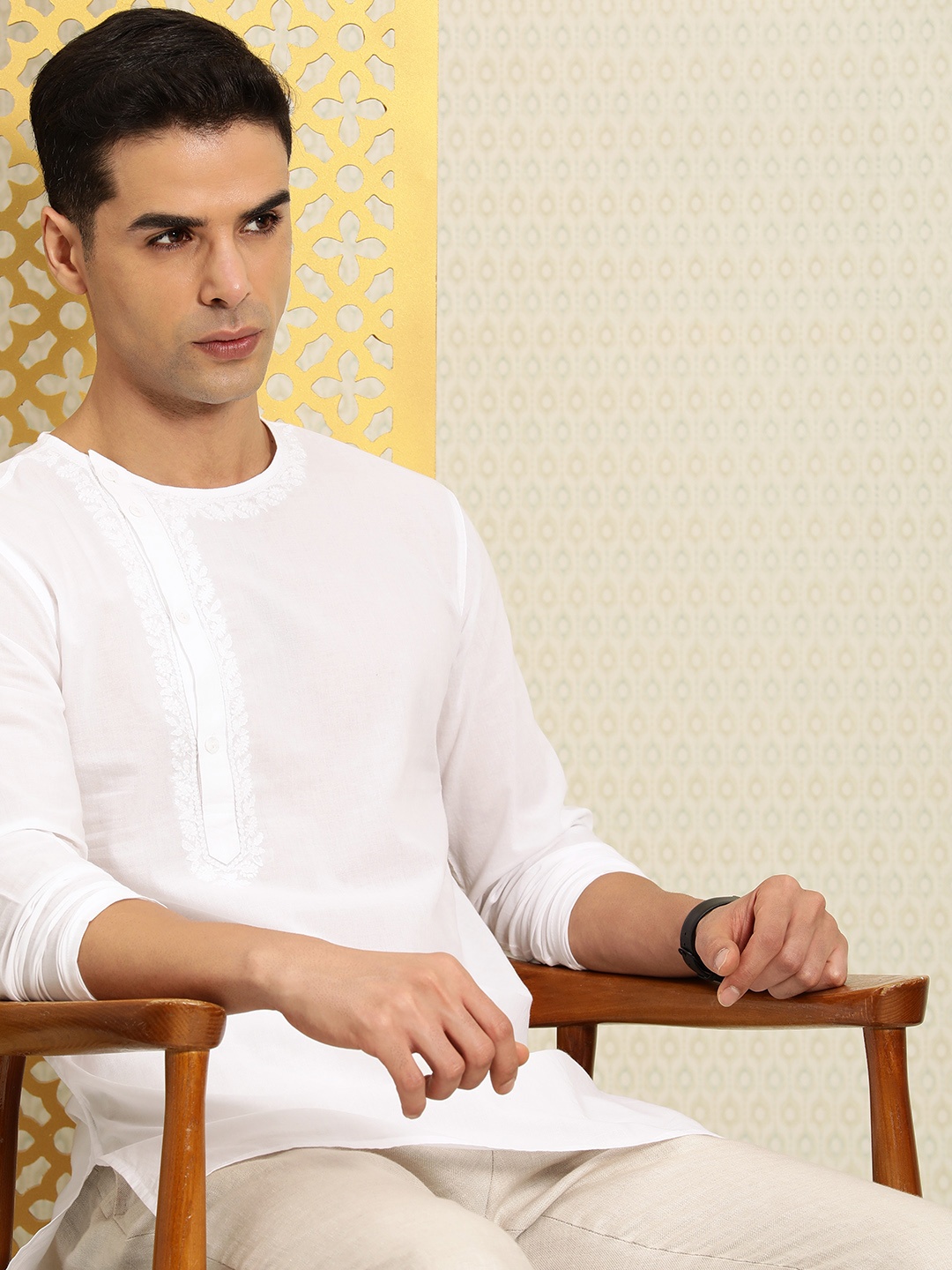 House of Pataudi Jashn Floral Embroidered Yoke Design Thread Work Angrakha Kurta, White
House of Pataudi Jashn Floral Embroidered Yoke Design Thread Work Angrakha Kurta, White