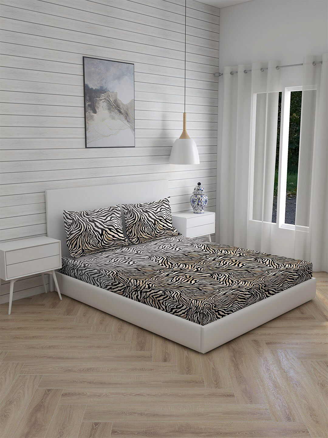 Boutique Living India Black & Beige 300 TC King Bedsheet with 2 Pillow Covers
Boutique Living India Black & Beige 300 TC King Bedsheet with 2 Pillow Covers