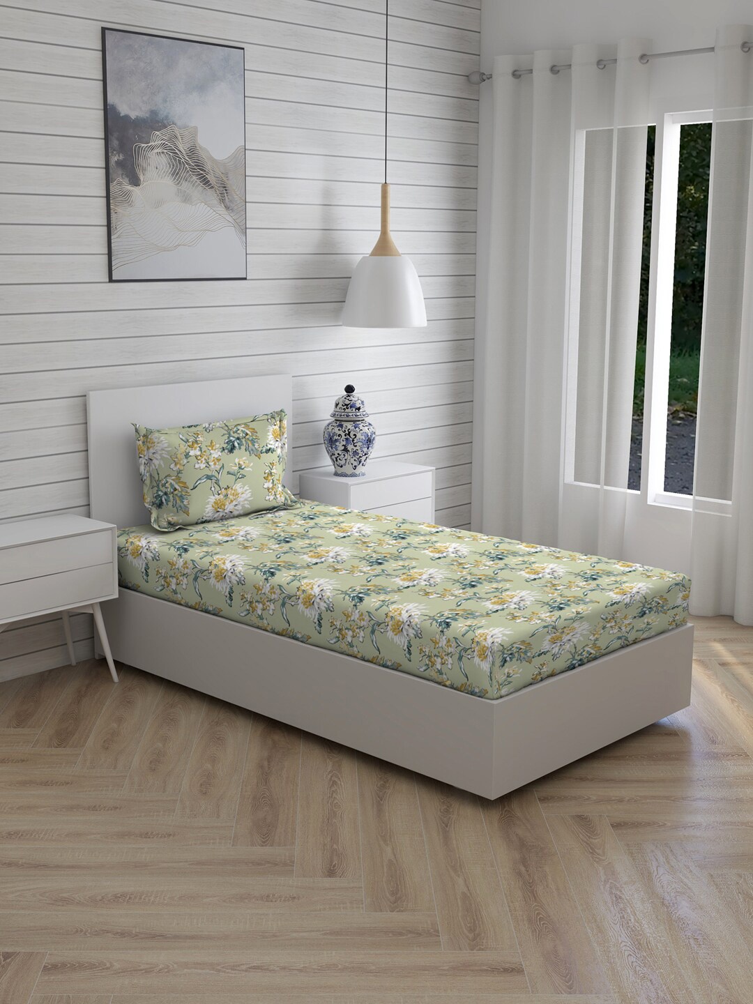 Boutique Living India Iris Gaze Green 160 TC Pure Cotton Single Bedsheet with 1 Pillow Covers
Boutique Living India Iris Gaze Green 160 TC Pure Cotton Single Bedsheet with 1 Pillow Covers