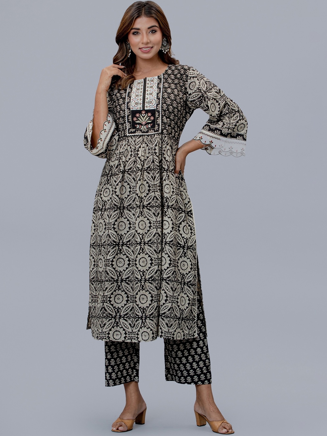 EtnicaWear Women Ethnic Motifs Printed Pleated Pure Cotton Kurta with Trousers, Black
EtnicaWear Women Ethnic Motifs Printed Pleated Pure Cotton Kurta with Trousers, Black