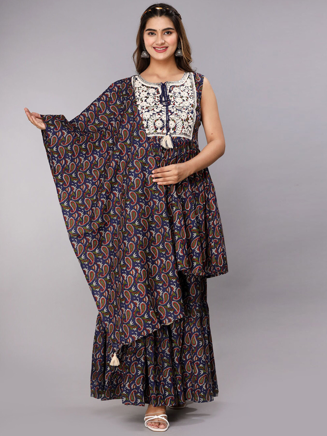 FASHION DWAR Women Navy Blue Ethnic Motifs Embroidered Thread Work Pure Cotton Kurta Set
FASHION DWAR Women Navy Blue Ethnic Motifs Embroidered Thread Work Pure Cotton Kurta Set