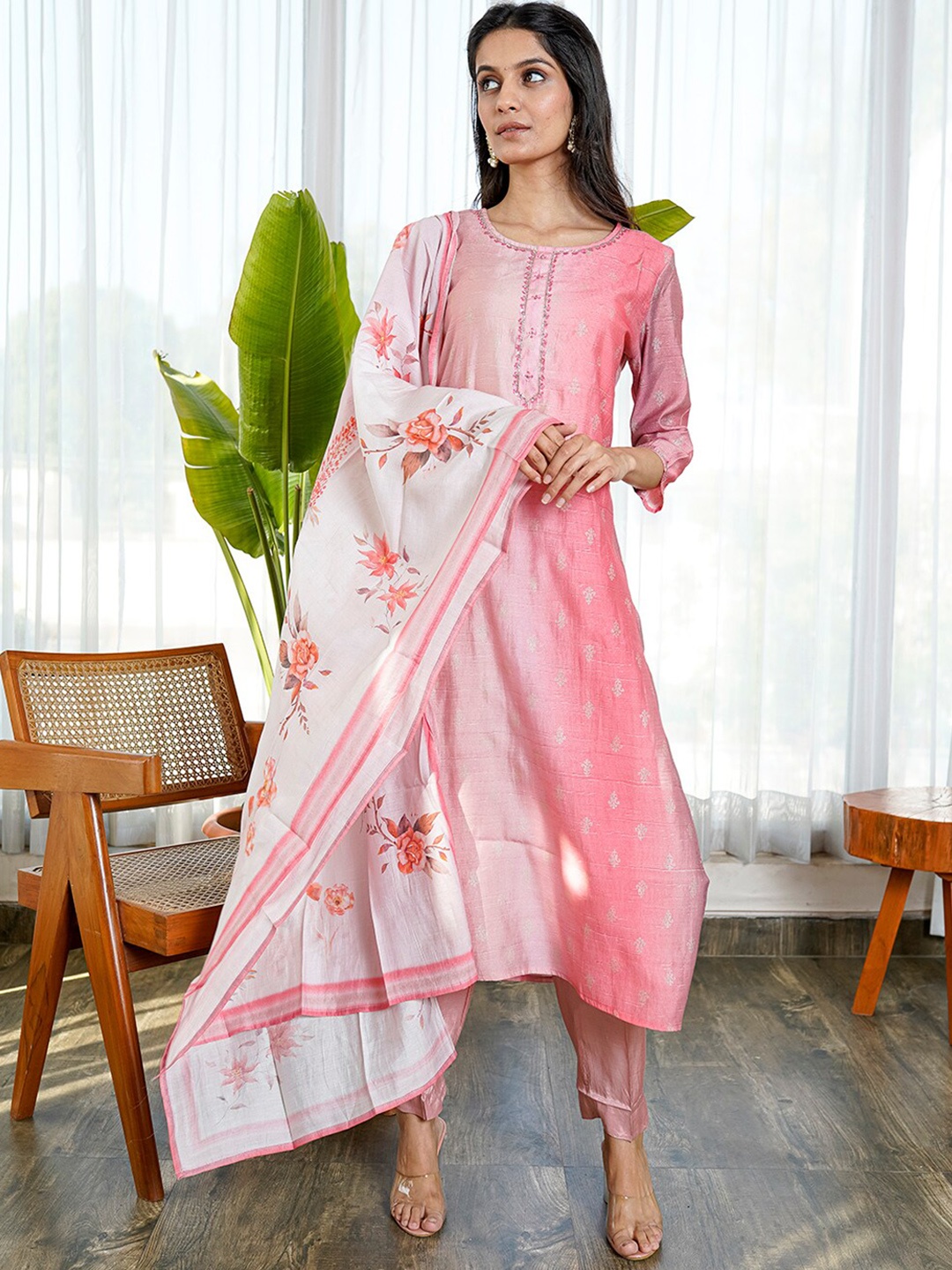 KAMODINEE Women Pink Ethnic Motifs Printed Chanderi Silk Kurta with Trousers & Dupatta
KAMODINEE Women Pink Ethnic Motifs Printed Chanderi Silk Kurta with Trousers & Dupatta
