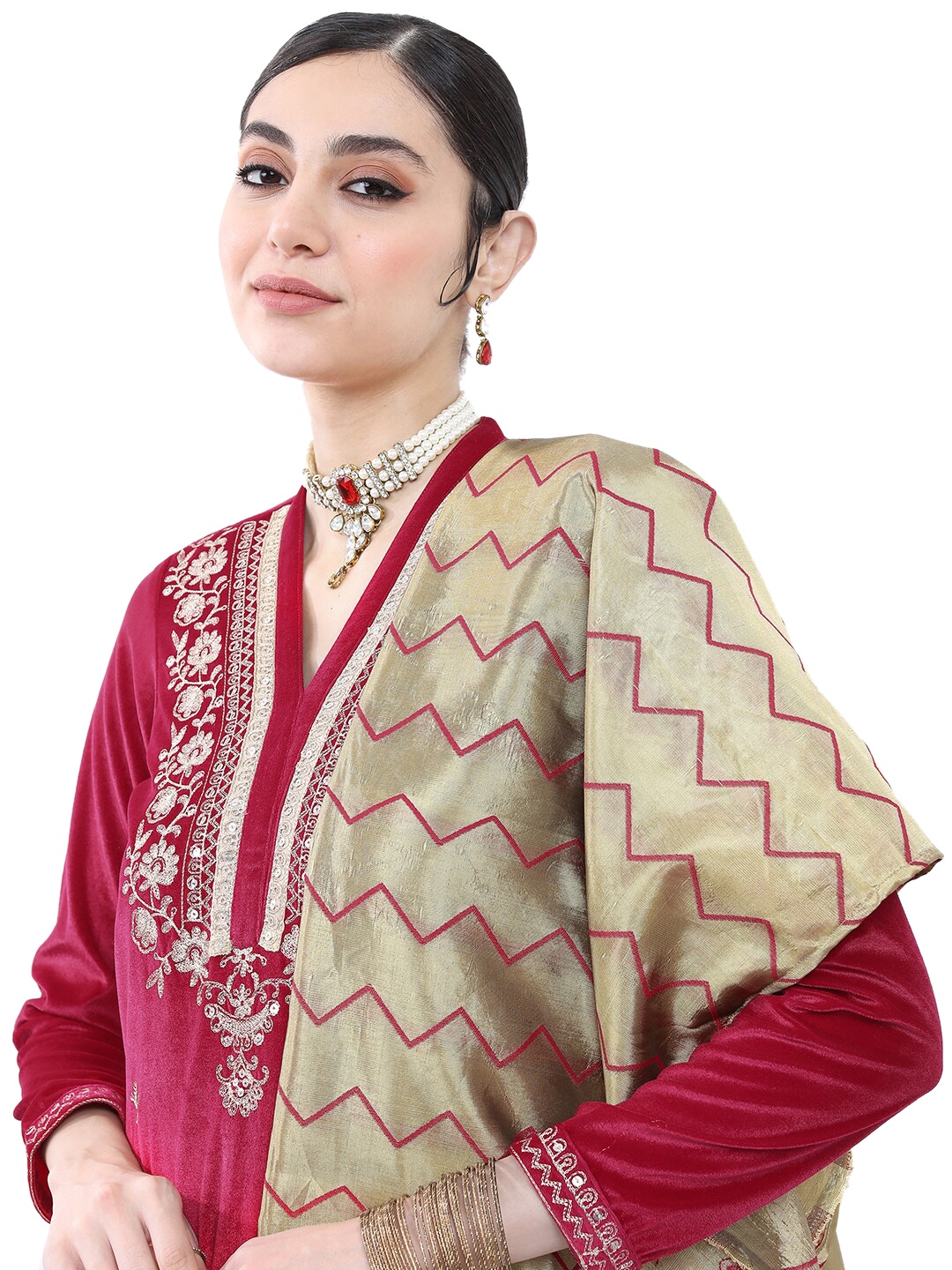 KETCH Women Ethnic Motifs Embroidered Velvet Kurta with Trousers & With Dupatta, Fuchsia
KETCH Women Ethnic Motifs Embroidered Velvet Kurta with Trousers & With Dupatta, Fuchsia