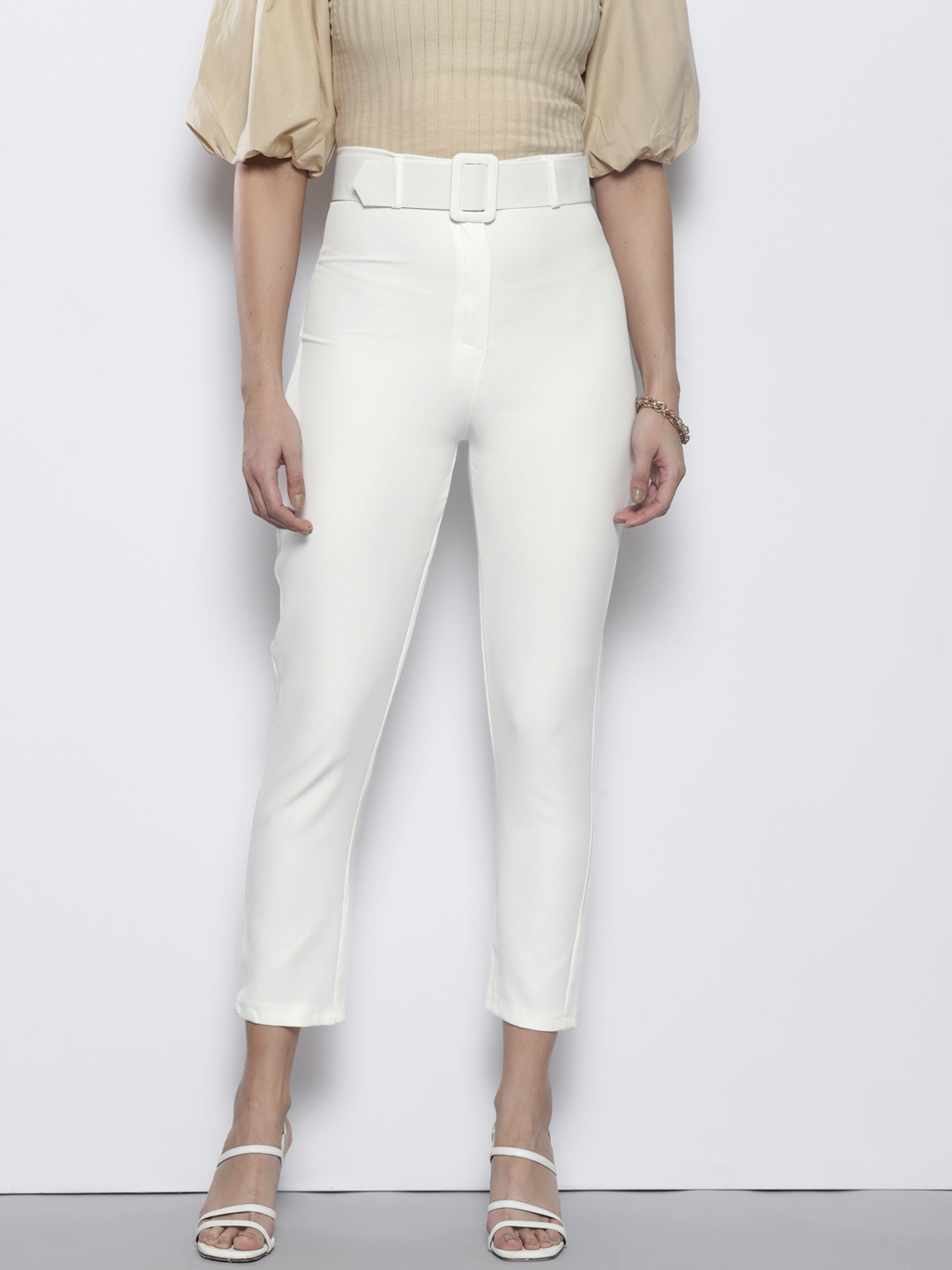 Boohoo Women Solid Cropped Trousers with Belt, White 
Boohoo Women Solid Cropped Trousers with Belt, White