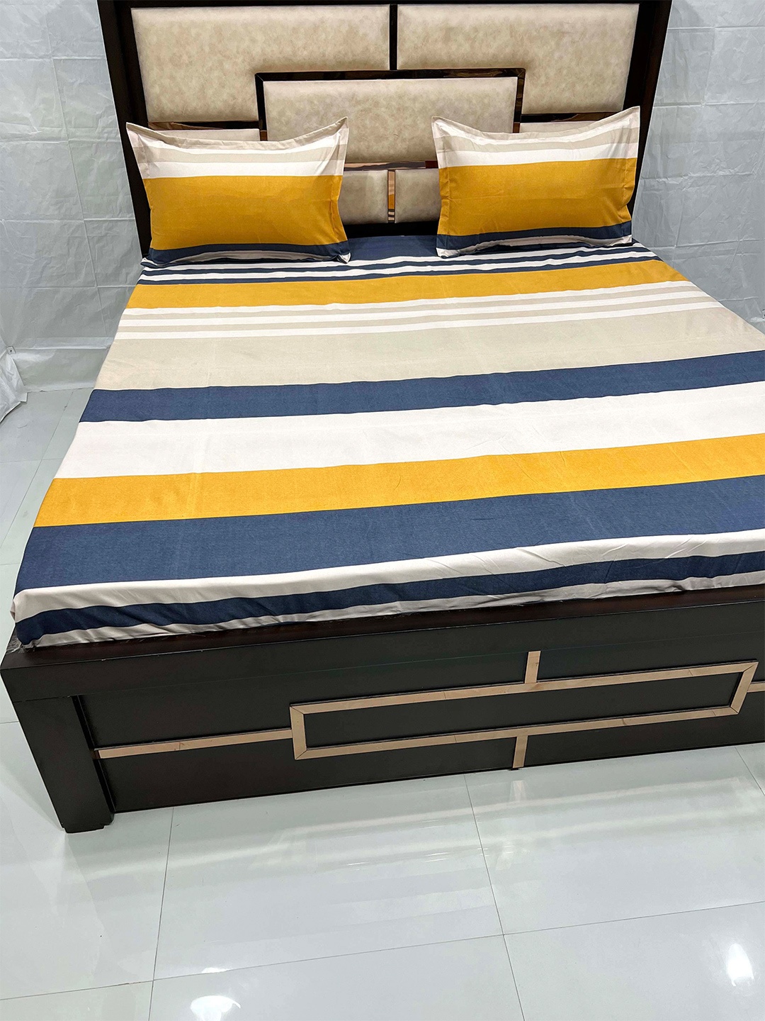 Pure Decor Leisure Fur White & Yellow Striped 300 TC King Bedsheet with 2 Pillow Covers
Pure Decor Leisure Fur White & Yellow Striped 300 TC King Bedsheet with 2 Pillow Covers