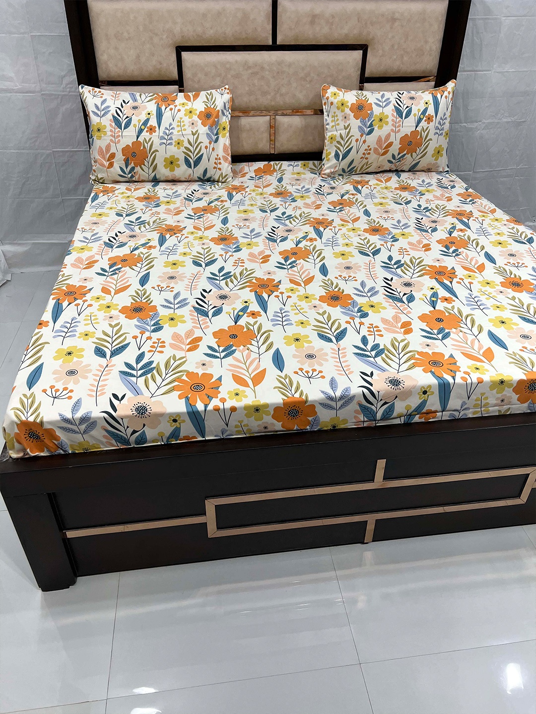 Pure Decor Leisure Fur Orange & White Floral 300 TC King Bedsheet with 2 Pillow Covers
Pure Decor Leisure Fur Orange & White Floral 300 TC King Bedsheet with 2 Pillow Covers