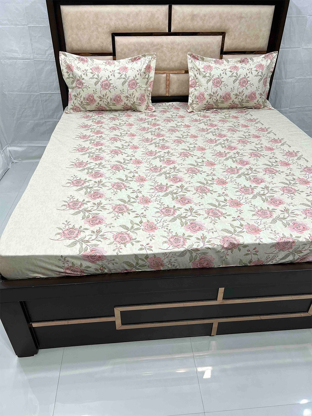 Pure Decor Divine Fur Cream & Pink Floral 500 TC Super King Bedsheet with 2 Pillow Covers
Pure Decor Divine Fur Cream & Pink Floral 500 TC Super King Bedsheet with 2 Pillow Covers