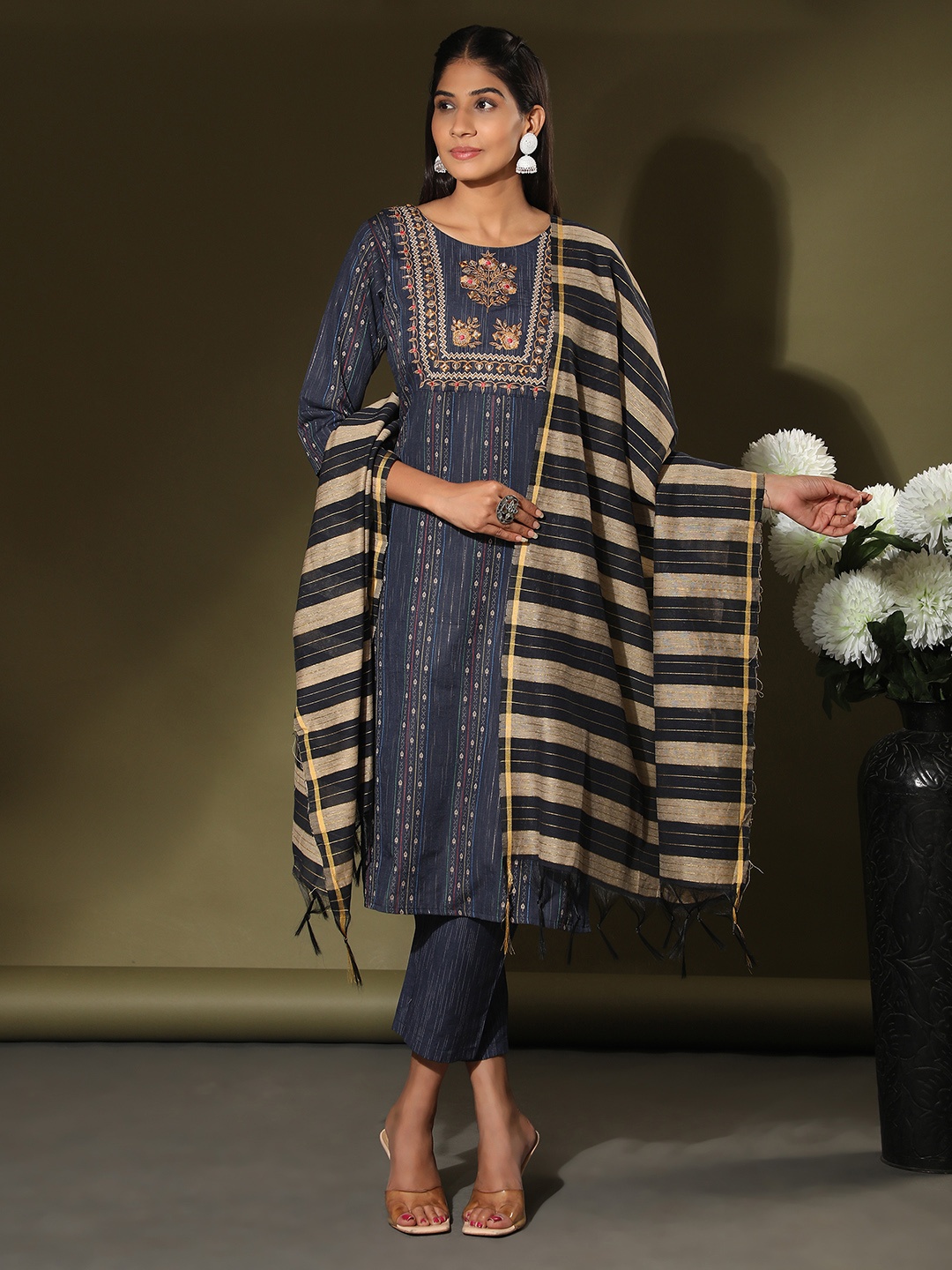 Vbuyz Women Floral Embroidered Cotton Blend Kurta with Trousers & With Dupatta, Blue
Vbuyz Women Floral Embroidered Cotton Blend Kurta with Trousers & With Dupatta, Blue