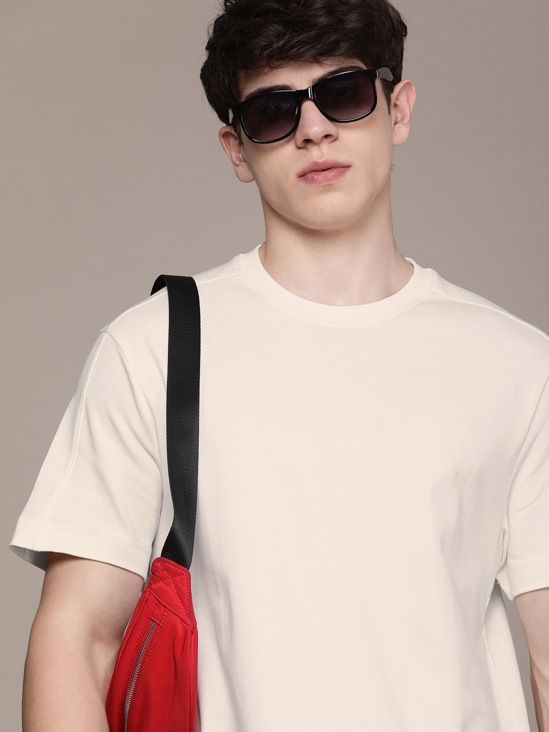Calvin Klein Jeans Men Solid Printed Pure Cotton T-shirt With Brand Logo Embossed Detail, Off white
Calvin Klein Jeans Men Solid Printed Pure Cotton T-shirt With Brand Logo Embossed Detail, Off white
