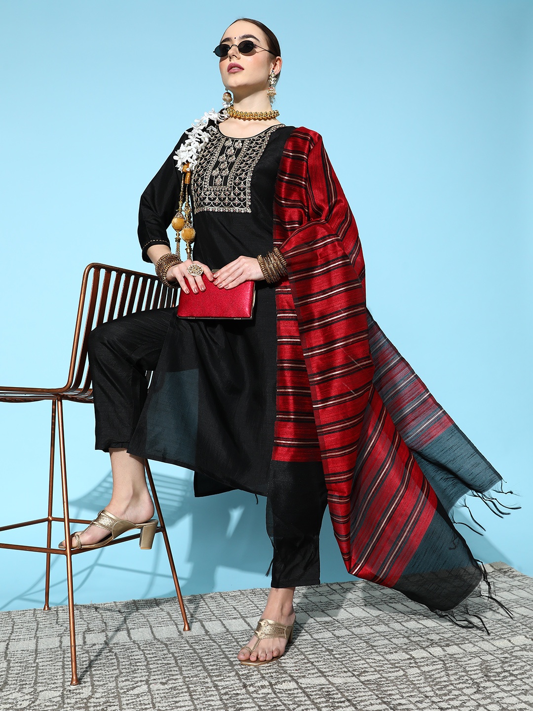 Ishin Women Black Floral Yoke Design Kurta with Trousers & With Dupatta
Ishin Women Black Floral Yoke Design Kurta with Trousers & With Dupatta