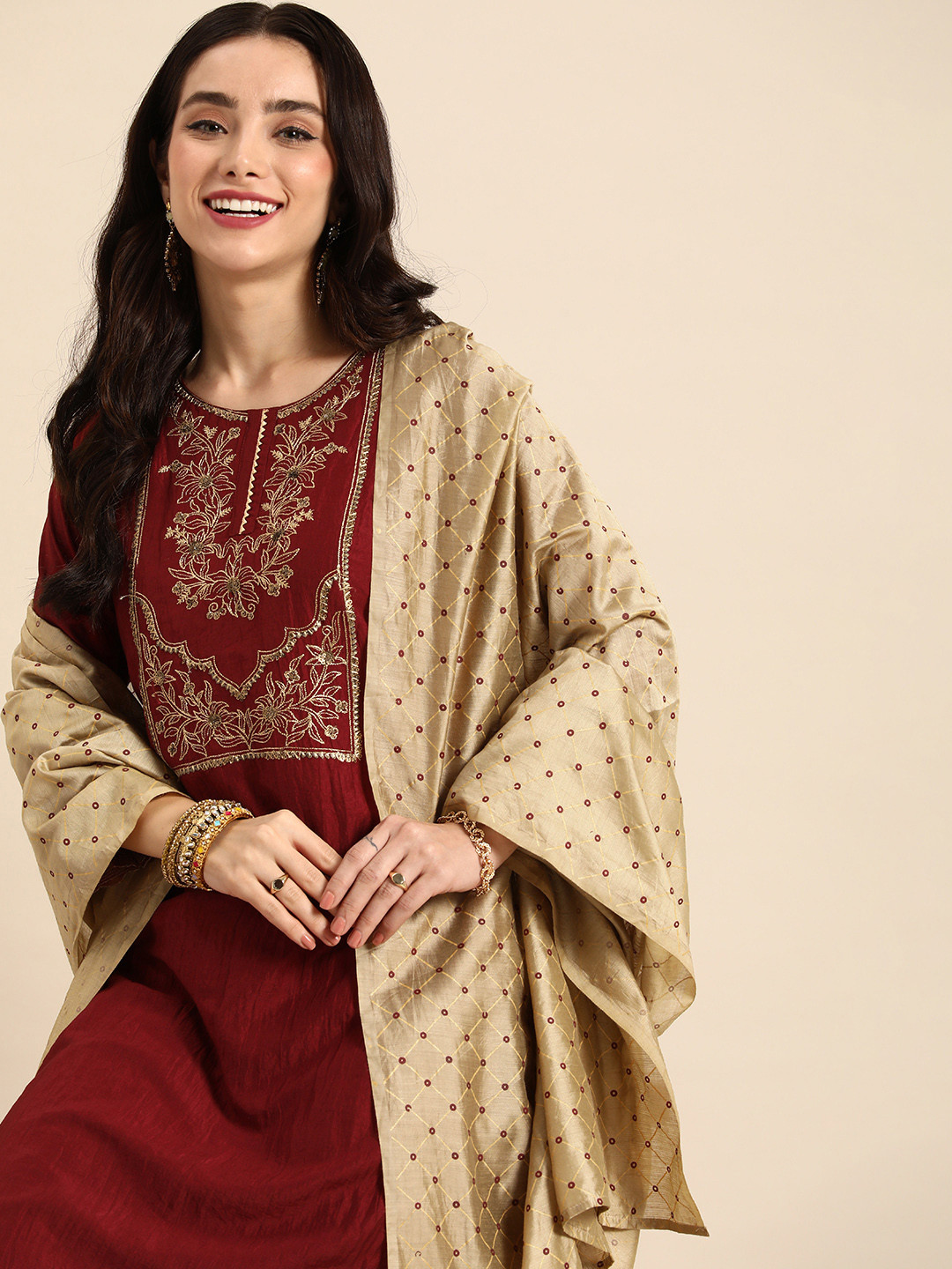 Sangria Women Ethnic Motifs Embroidered Sequinned Kurta with Trousers & With Dupatta, Maroon
Sangria Women Ethnic Motifs Embroidered Sequinned Kurta with Trousers & With Dupatta, Maroon