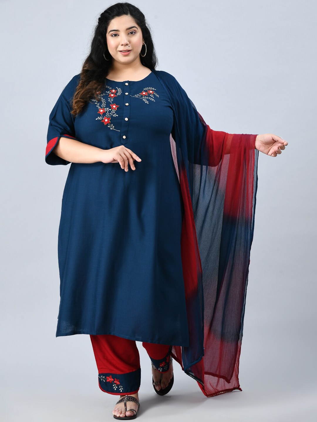 PrettyPlus by Desinoor.com Plus Size Floral Embroidered Kurta With Trousers & Dupatta, Teal
PrettyPlus by Desinoor.com Plus Size Floral Embroidered Kurta With Trousers & Dupatta, Teal