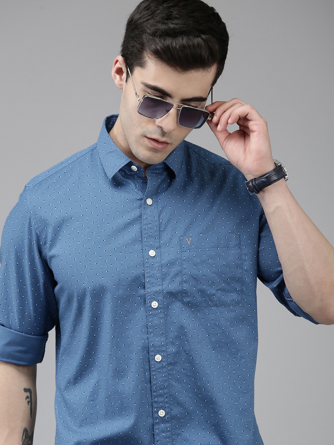 Van Heusen Sport Slim Fit Micro-Ditsy Printed Pure Cotton Casual Shirt, Blue
Van Heusen Sport Slim Fit Micro-Ditsy Printed Pure Cotton Casual Shirt, Blue