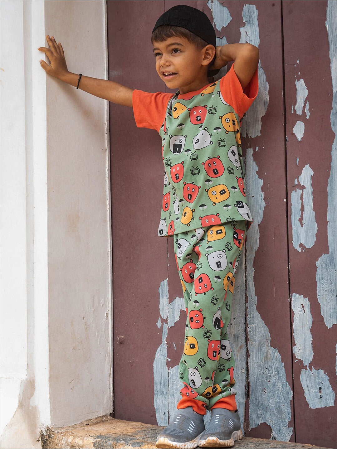 Whistle & Hops Kids Pack Of 2 Hippie Bear & Love& Peace Classic Pyjama, Peach
Whistle & Hops Kids Pack Of 2 Hippie Bear & Love& Peace Classic Pyjama, Peach