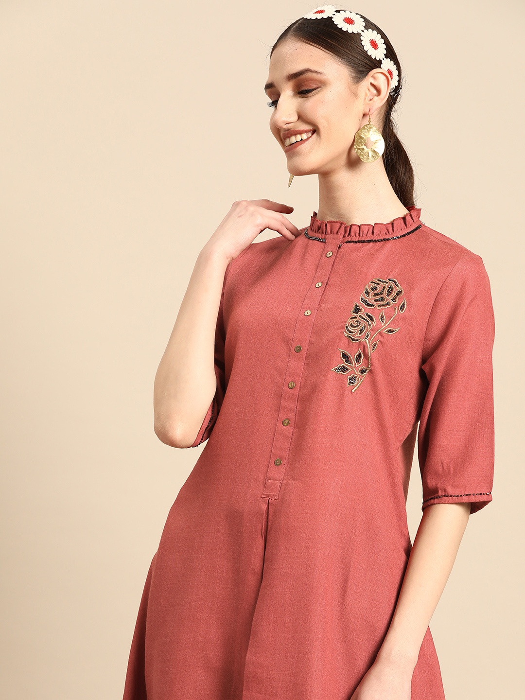 Sangria Women Floral Embroidered Kurta, Brown