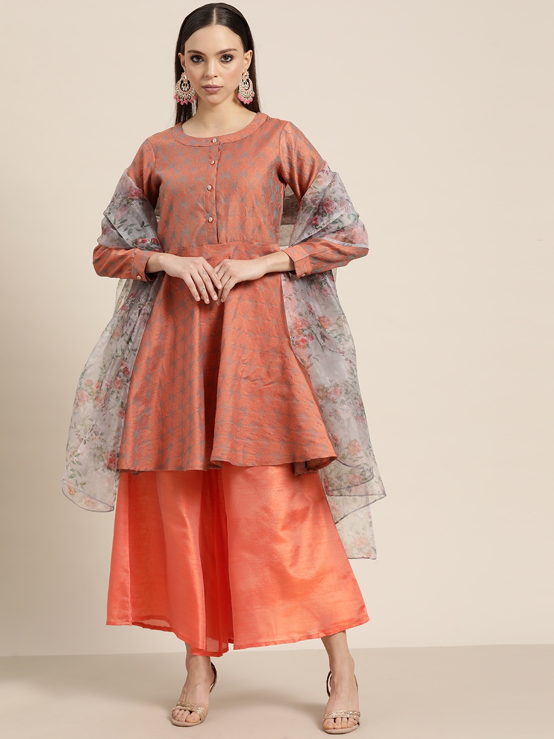 Jompers Women Floral Pleated Jacquard Dupion Silk Kurta with Palazzos & Dupatta, Orange
Jompers Women Floral Pleated Jacquard Dupion Silk Kurta with Palazzos & Dupatta, Orange