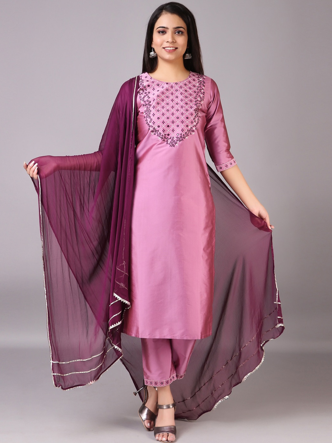 V TRADITION Ethnic Motifs Yoke Design Thread Work Kurta with Trousers & Dupatta, Purple
V TRADITION Ethnic Motifs Yoke Design Thread Work Kurta with Trousers & Dupatta, Purple