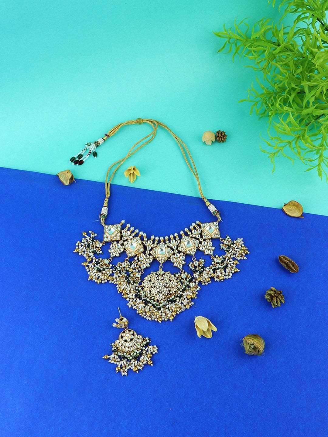 AURAA TRENDS Gold-Plated Kundan-Studded Jewellery Set