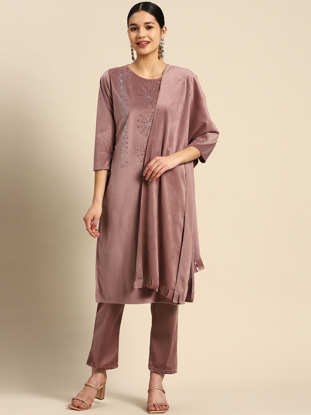 Saadgi Women Embroidered Beads & Stones Velvet Kurta With Trousers & With Dupatta, Pink
Saadgi Women Embroidered Beads & Stones Velvet Kurta With Trousers & With Dupatta, Pink