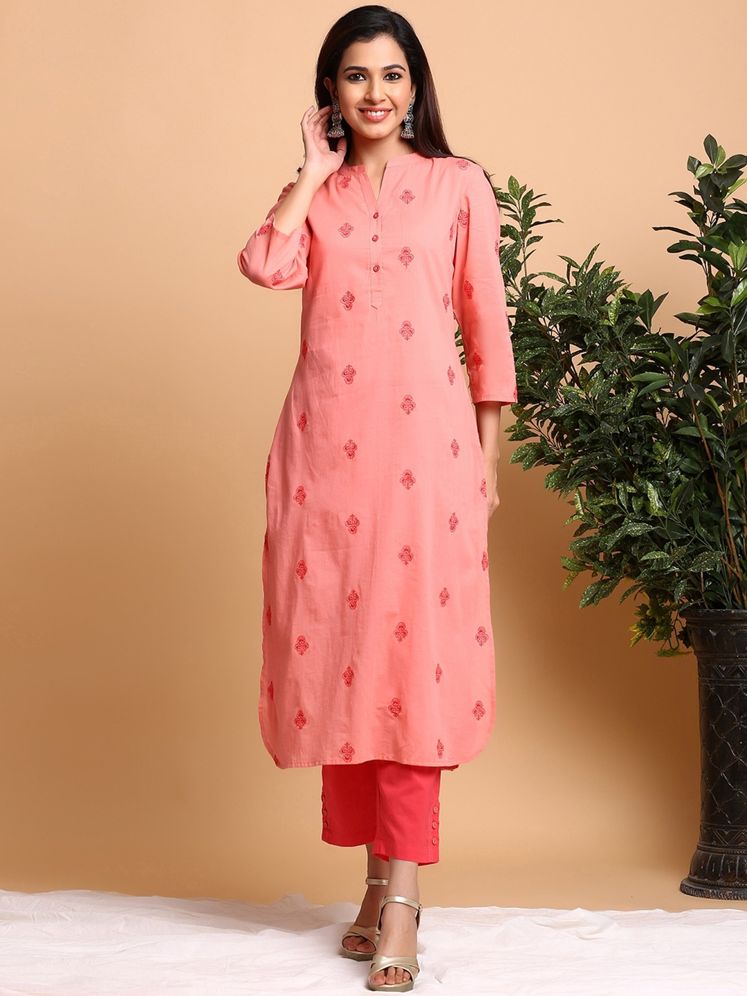 The Kurta Express Women Ethnic Motifs Printed Pure Cotton Kurta with Trousers, Peach
The Kurta Express Women Ethnic Motifs Printed Pure Cotton Kurta with Trousers, Peach
