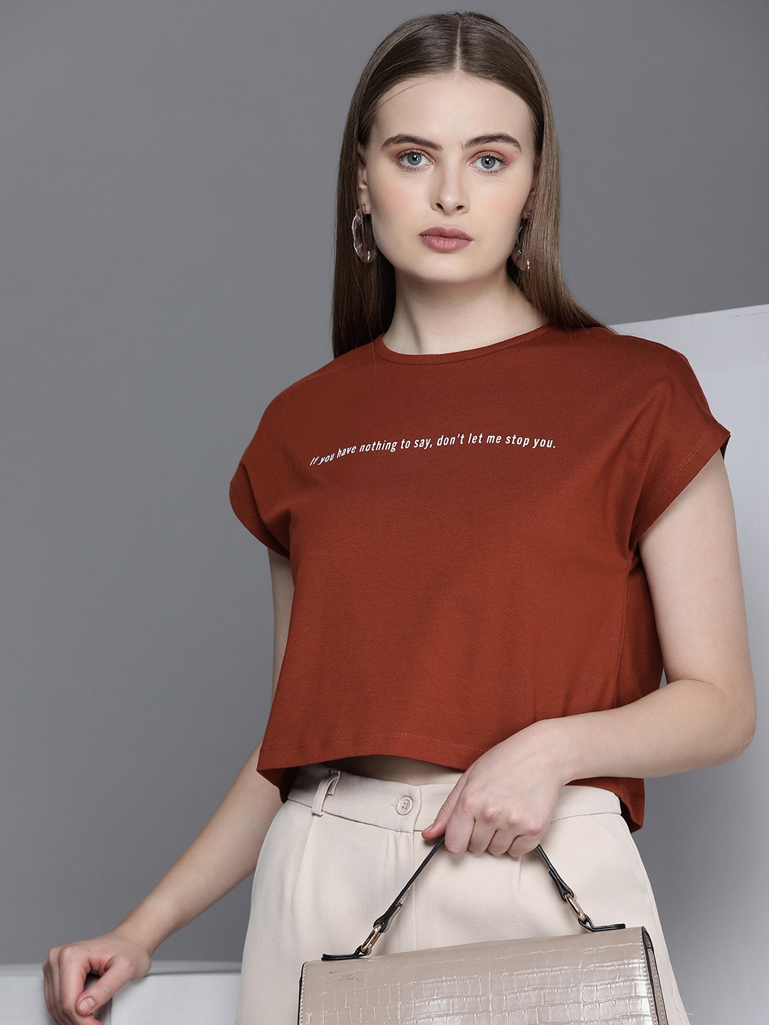 Kenneth Cole Voice Tee Women Rust Red Pure Cotton Printed Extended Sleeves Boxy T-shirt
Kenneth Cole Voice Tee Women Rust Red Pure Cotton Printed Extended Sleeves Boxy T-shirt