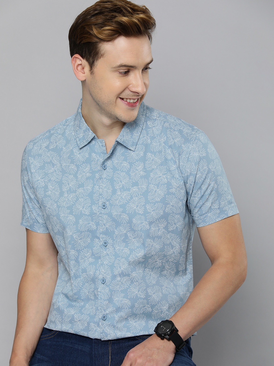 HERE&NOW Men Summer Blue Resort Fantasy Slim Fit Tropical Printed Pure Cotton Casual Shirt
HERE&NOW Men Summer Blue Resort Fantasy Slim Fit Tropical Printed Pure Cotton Casual Shirt
