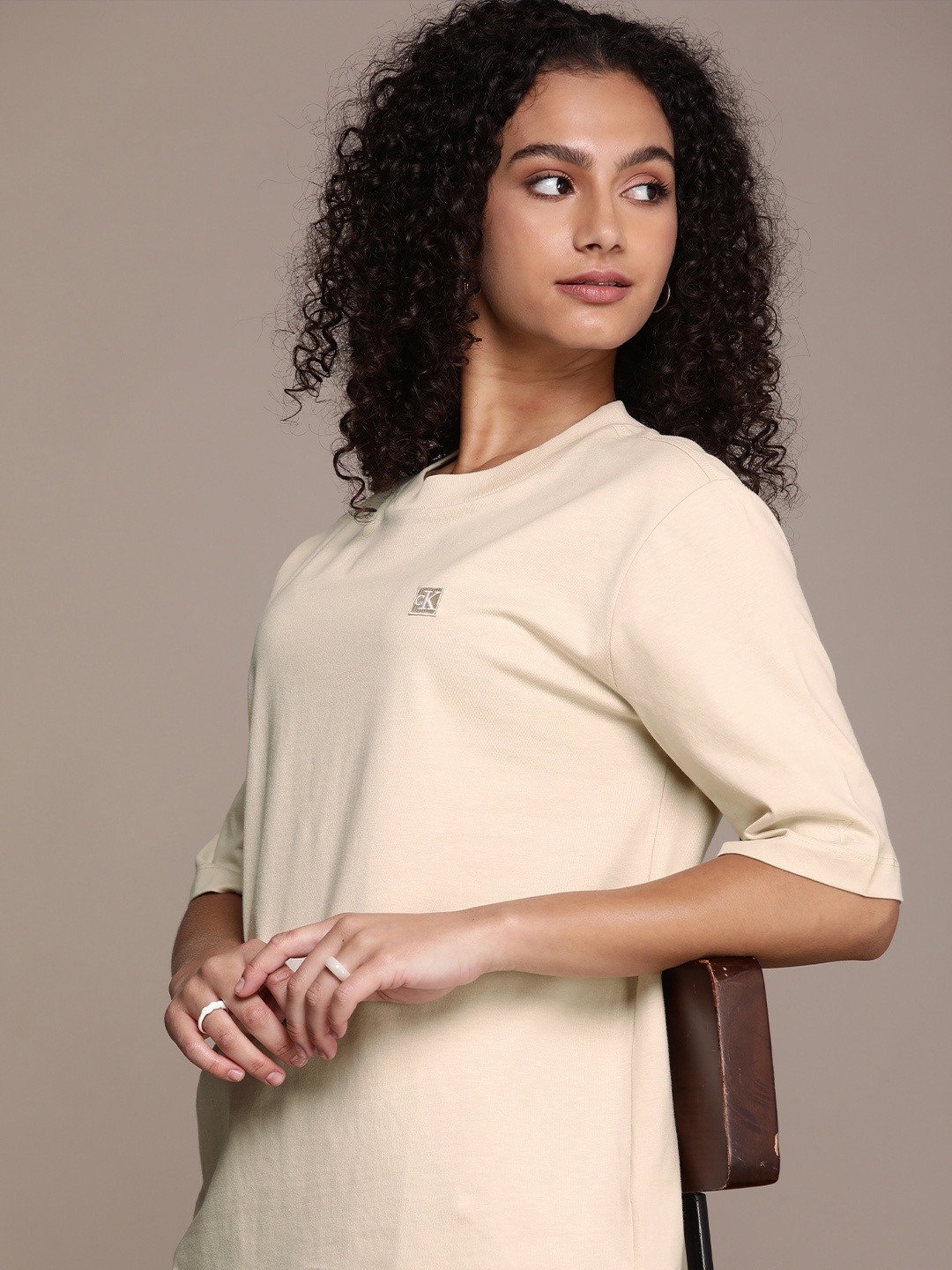 Calvin Klein Jeans Drop-Shoulder Sleeves Pure Cotton T-shirt With Applique Detail, Beige
Calvin Klein Jeans Drop-Shoulder Sleeves Pure Cotton T-shirt With Applique Detail, Beige