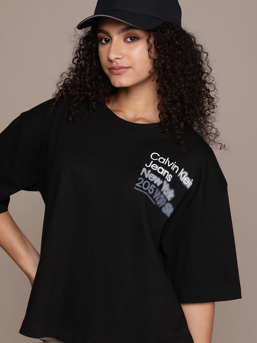 Calvin Klein Jeans Women Pure Cotton Brand Logo Printed Drop-Shoulder T-shirt, Black
Calvin Klein Jeans Women Pure Cotton Brand Logo Printed Drop-Shoulder T-shirt, Black