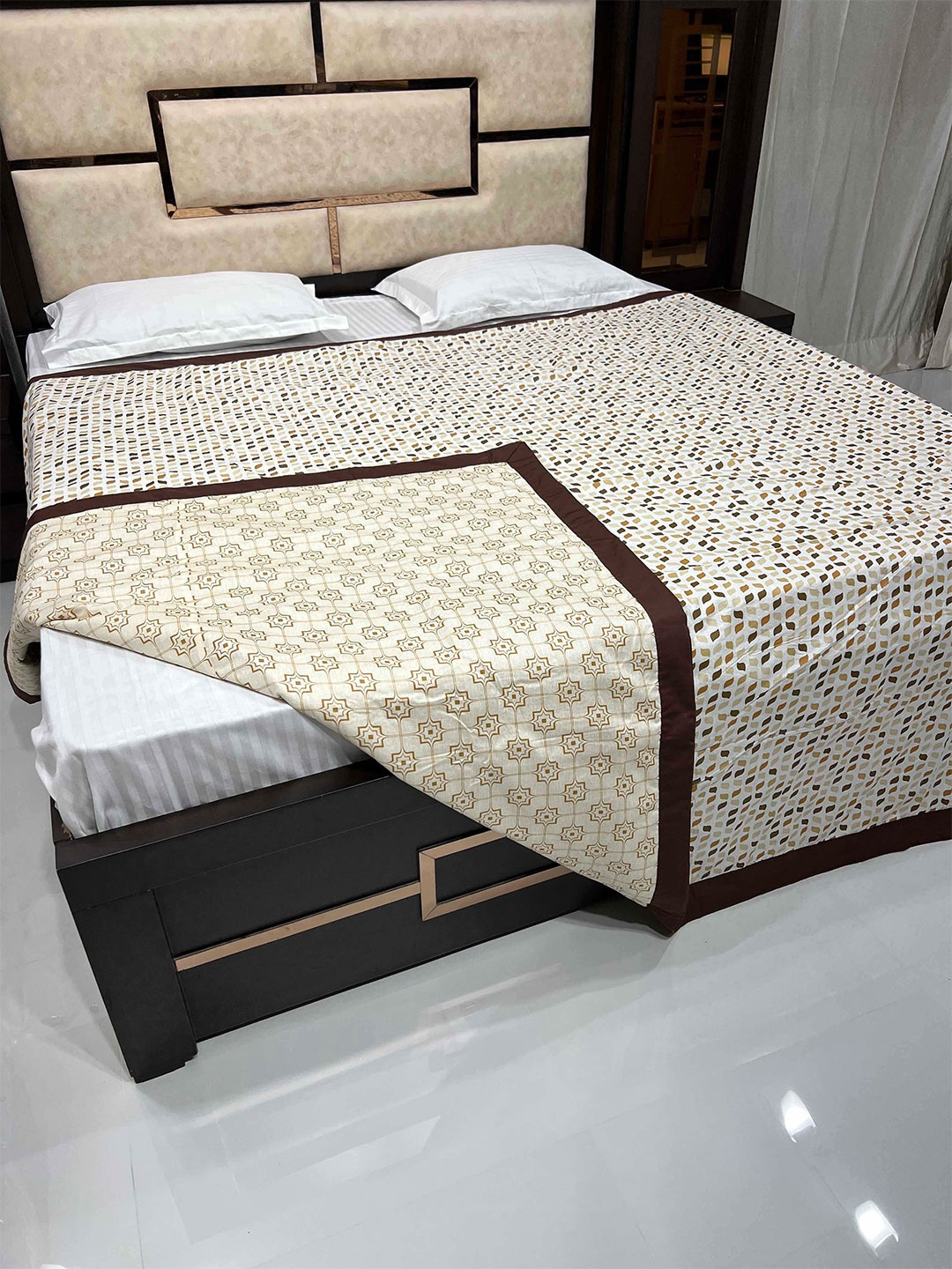 Pure Decor Silken White & Brown Geometric AC Room 233 GSM Double Pure Cotton Bed Dohar
Pure Decor Silken White & Brown Geometric AC Room 233 GSM Double Pure Cotton Bed Dohar