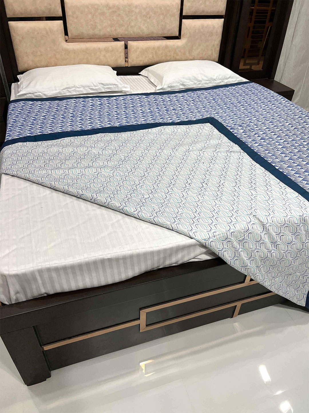 Pure Decor Silken Blue & White AC Room 233 GSM Double Pure Cotton Bed Dohar