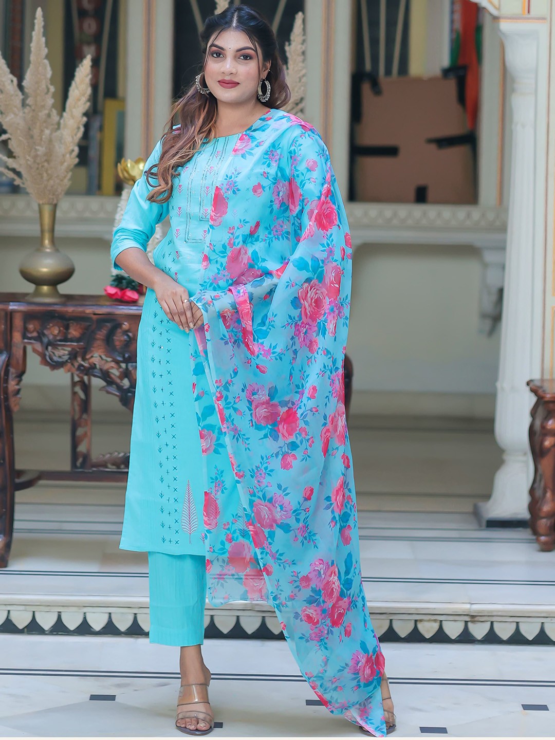 Ramas Women Turquoise Blue Ethnic Motifs Embroidered Sequinned Pure Cotton Kurta with Trousers & With
Ramas Women Turquoise Blue Ethnic Motifs Embroidered Sequinned Pure Cotton Kurta with Trousers & With