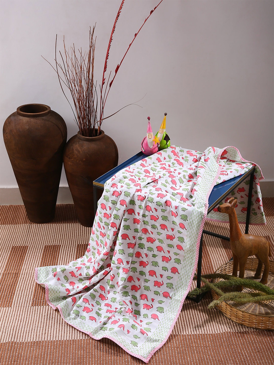 Amoliconcepts White & Pink Elephant Printed Mild Winter Pure Cotton Single Bed Dohar
Amoliconcepts White & Pink Elephant Printed Mild Winter Pure Cotton Single Bed Dohar