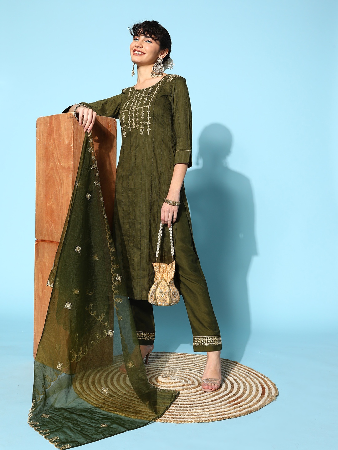 SheWill Women Olive Green Floral Yoke Design Sequinned Kurta with Trousers & With Dupatta
SheWill Women Olive Green Floral Yoke Design Sequinned Kurta with Trousers & With Dupatta