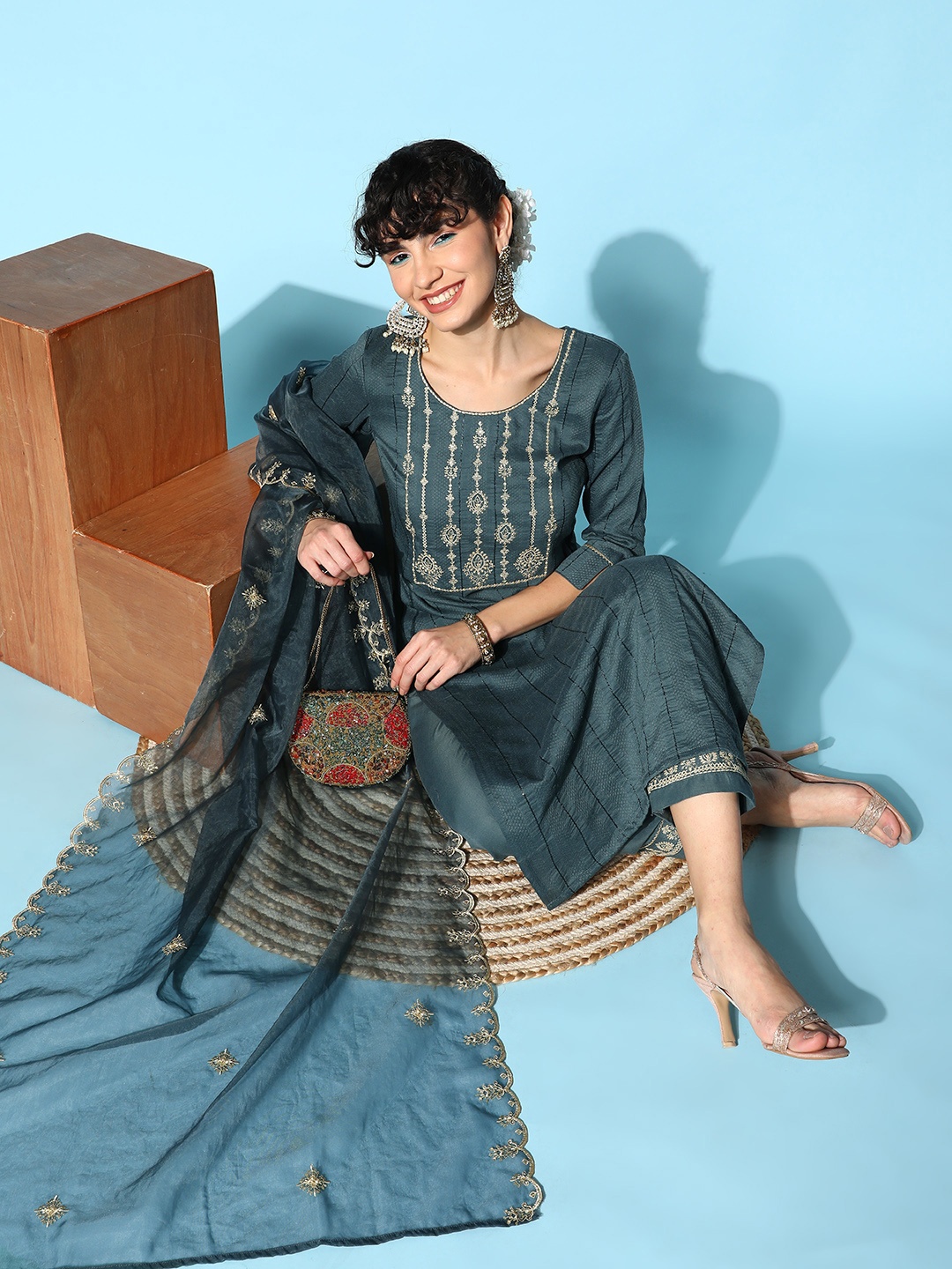 SheWill Women Grey Ethnic Motifs Yoke Design Sequinned Kurta with Trousers & With Dupatta
SheWill Women Grey Ethnic Motifs Yoke Design Sequinned Kurta with Trousers & With Dupatta