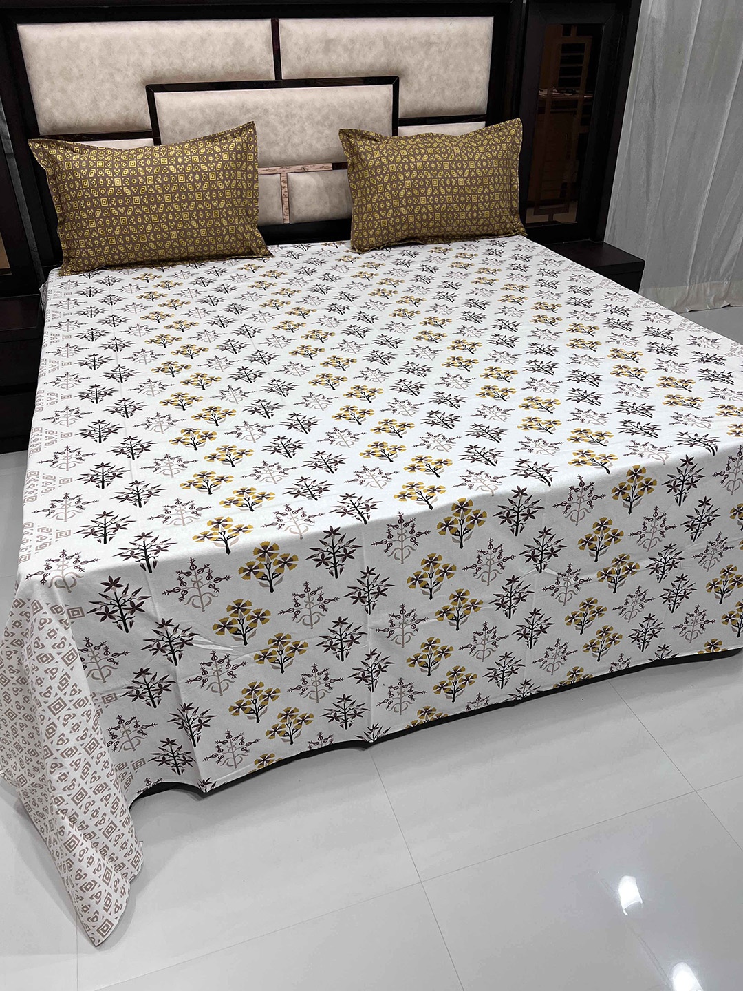 Pure Decor Vogue White & Brown Pure Cotton 380 TC King Bedsheet with 2 Pillow Covers
Pure Decor Vogue White & Brown Pure Cotton 380 TC King Bedsheet with 2 Pillow Covers